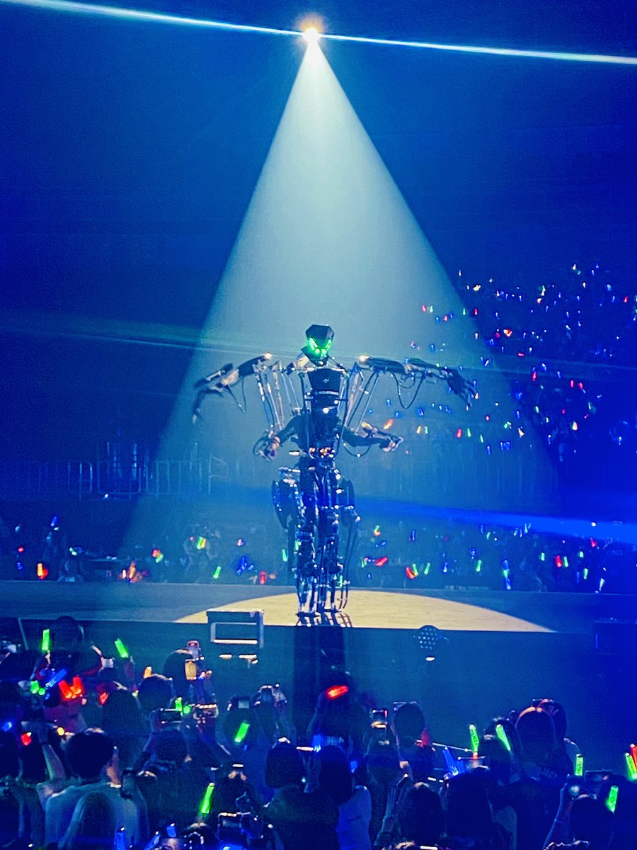 neoinu_h's tweet image. #MSSP横アリ 
 #MSSP横アリなう 
撮影タイムの超硬兵器〜パン工場の秘密〜
ライブでロボットが見れるとは……