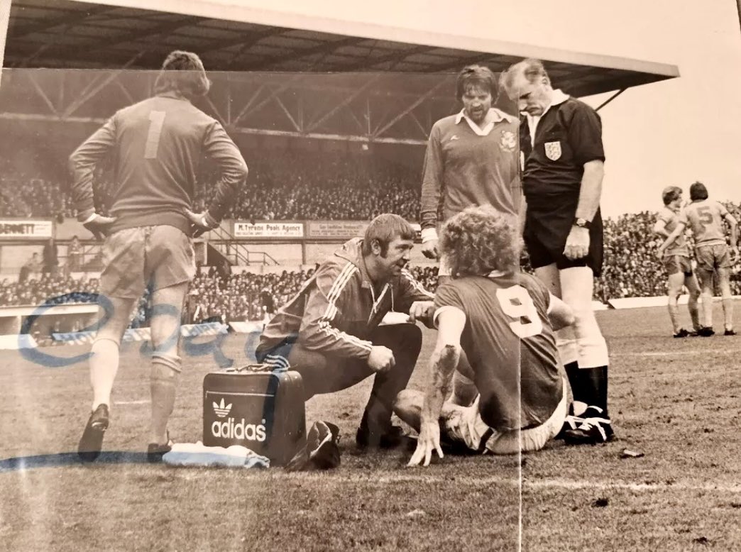 WrexhamafcW's tweet image. George Showell, Billy Ashcroft, Bobby Shinton.
In that ill fated game v Mansfield Town 1977