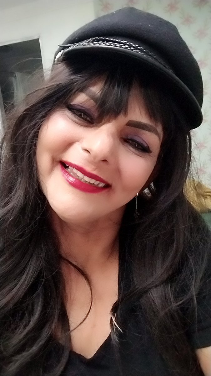 مهما تقدمت بالعمر لا تجعل ذكريات الماضي تتفوق في أحاديثك على أحلام المستقبل🌹🌹