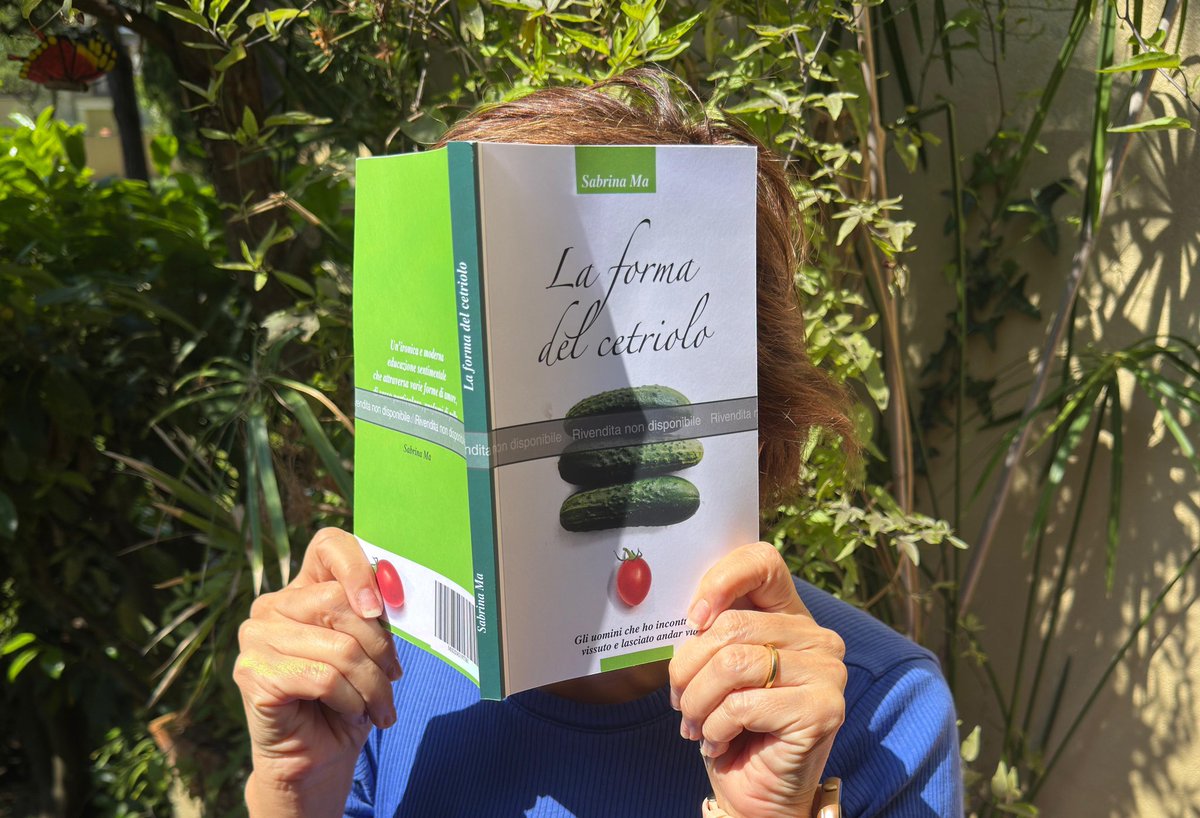 SabriCheGuarda's tweet photo. Ed ecco a voi il mio primo libro! 🎉 
"La forma del cetriolo", un'ironica e moderna educazione sentimentale che attraversa varie forme di amore, di sesso particolare, profumi di pelle e verdure miste!  Grazie!! ❤️
 https://t.co/jDWuuSe1Jy 

#Libro #Amore #Sesso #Umorismo #Amazon https://t.co/hrDRmRaS2n