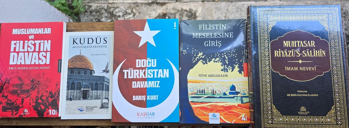 Uzun zaman sonra bir çekilişle geldik.

Yapmanız gereken
<a href="/asaletyayinlari/">Asalet Yayınları</a> hesabını takip etmek ve bu gönderiyi beğenip RT yapmak.

Sonuçlar 27 Mayıs Pazar günü ilan edilecektir.