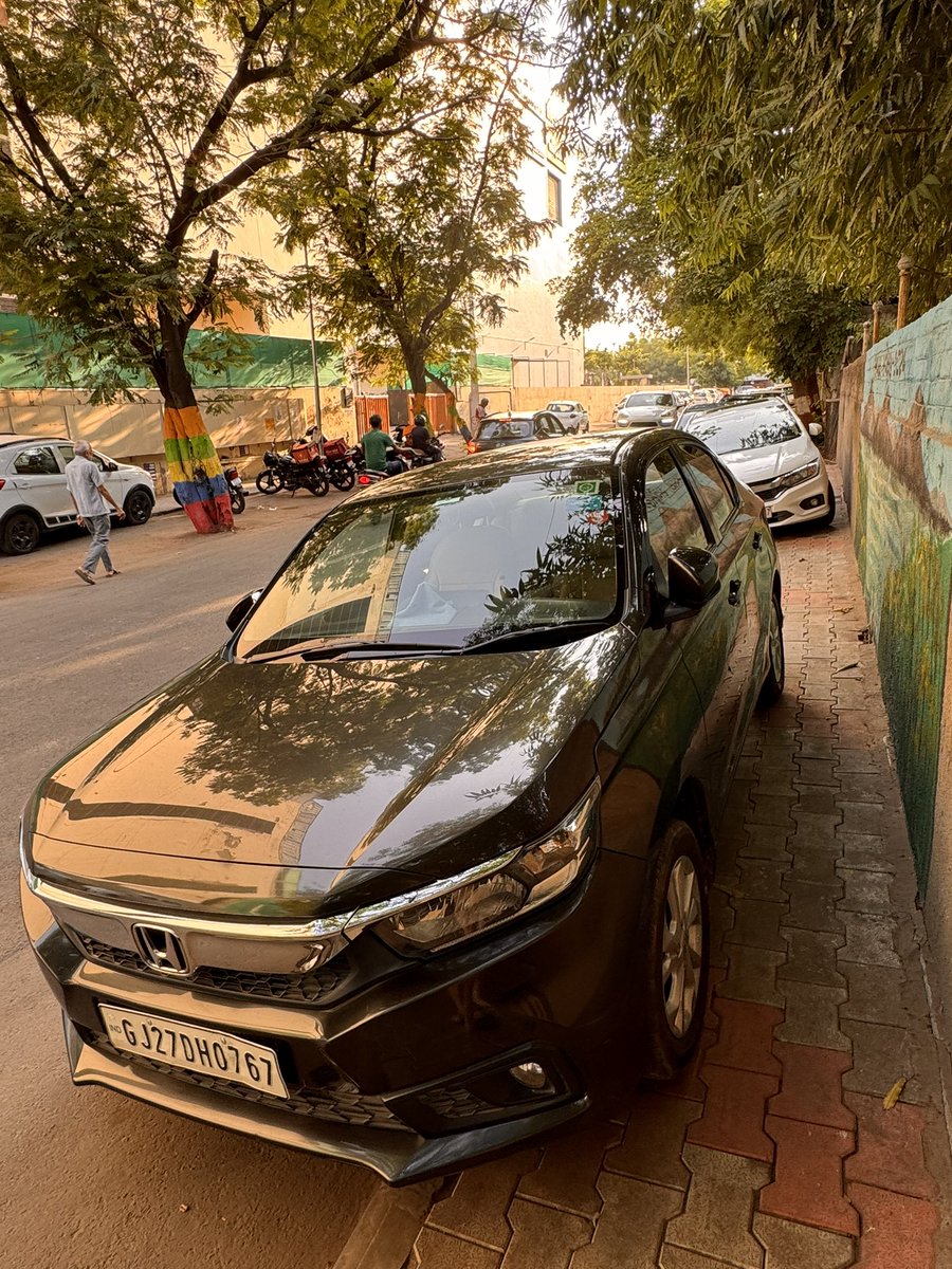 KahanPatel6's tweet photo. @AhmedabadPolice @SafinHasan_IPS 
Respected sir The visitors coming to Ahmedabad one mall park their car in very reckless way as you can see the car is half parked on the footpath there is no space for pedestrians to walk Please enforce parking laws around Ahmedabad one mall. https://t.co/J9fYL3mwUp