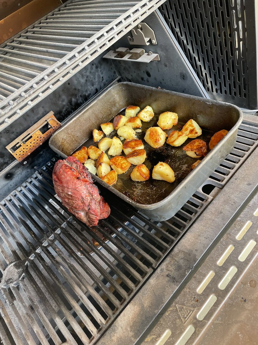 Umm Sunday lunch and meat from <a href="/MeatMerchantMoi/">The Meat Merchant</a> cooked on my <a href="/Masterbuilt/">Masterbuilt</a>