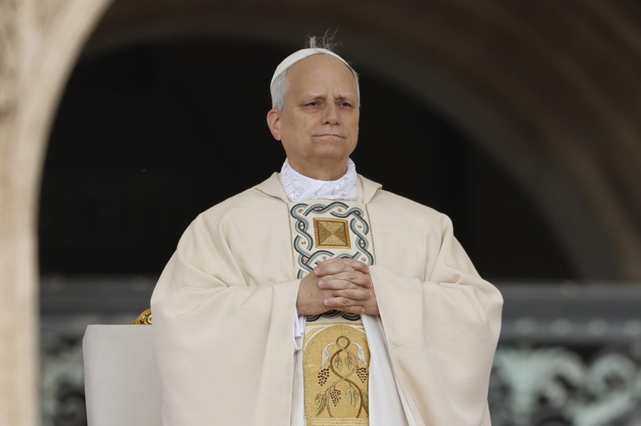 oscarguaraira1's tweet image. Emoción de #LeónXIV y el saludo de #Vance y #Zelenski en inicio de #pontificado
#Vaticano #18May EFE La misa del inicio de pontificado de León XIV en la plaza de #SanPedro con apretón de manos entre el vicepresidente #EEUU #JDVance y #Zelenski
acortar.link/lwbpKJ