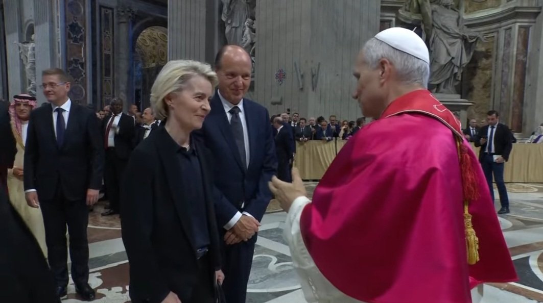 Arywaldir's tweet image. Tras la Misa de inicio de su pontificado, el #PapaLeónXIV saludó personalmente a los líderes presentes de más de 150 delegaciones internacionales, entre ellos el secretario de Estado de #EEUU, Marco Rubio, y la presidenta de la Comisión Europea, Ursula von der Leyen.
#Vaticano