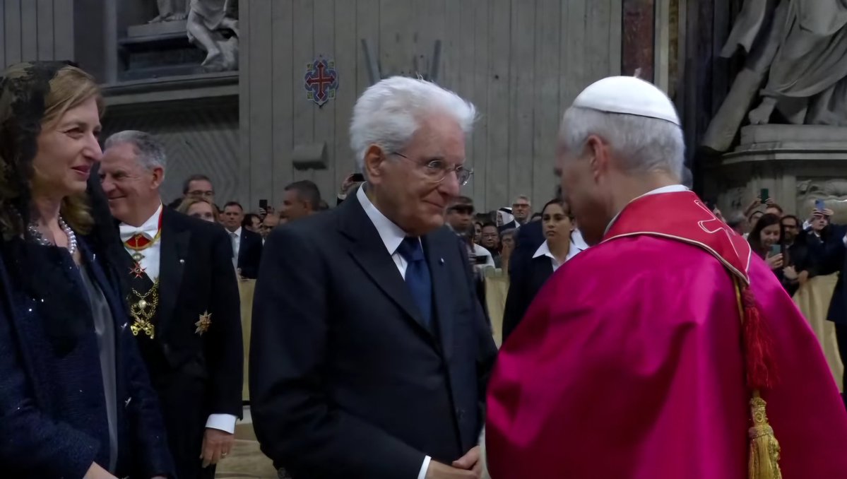 Arywaldir's tweet image. Tras la Misa de inicio de su pontificado, el #PapaLeónXIV saludó personalmente a los líderes presentes de más de 150 delegaciones internacionales, entre ellos el secretario de Estado de #EEUU, Marco Rubio, y la presidenta de la Comisión Europea, Ursula von der Leyen.
#Vaticano