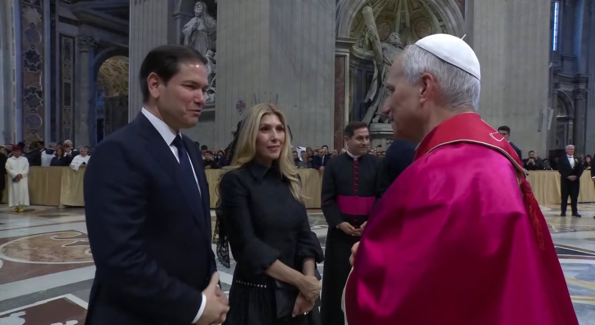Arywaldir's tweet image. Tras la Misa de inicio de su pontificado, el #PapaLeónXIV saludó personalmente a los líderes presentes de más de 150 delegaciones internacionales, entre ellos el secretario de Estado de #EEUU, Marco Rubio, y la presidenta de la Comisión Europea, Ursula von der Leyen.
#Vaticano
