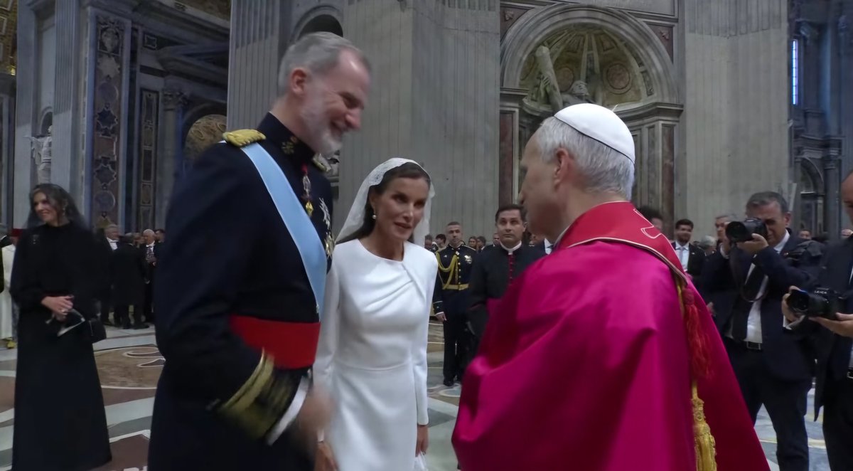 Arywaldir's tweet image. Tras la Misa de inicio de su pontificado, el #PapaLeónXIV saludó personalmente a los líderes presentes de más de 150 delegaciones internacionales, entre ellos el secretario de Estado de #EEUU, Marco Rubio, y la presidenta de la Comisión Europea, Ursula von der Leyen.
#Vaticano
