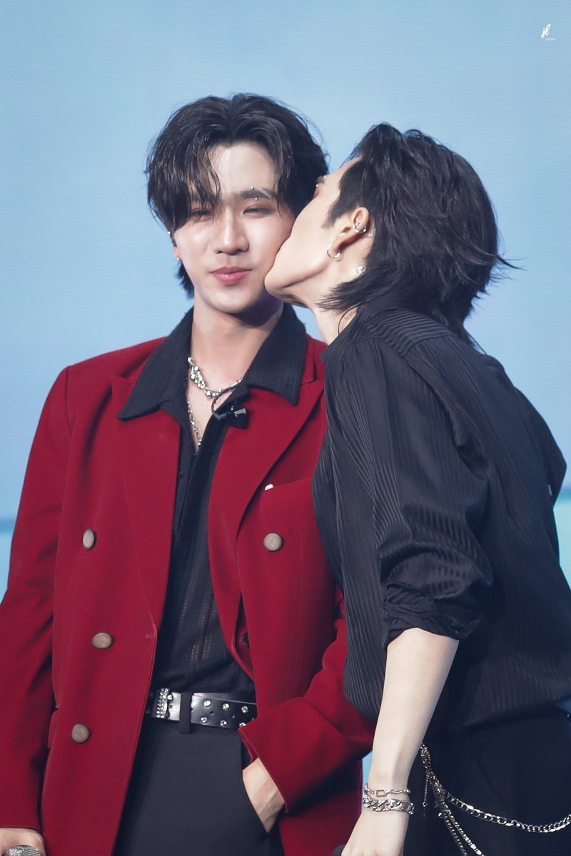 จุ๊บแก้มพี่ กล้ามั้ย!!!! 

สาววายตายสิ้นค่ะ!!!! 🖤🤍🫠🫠

PERTHSANTA LOVEMOSPHERE 
#LOLFanFest2025D2 
#PerthSanta #เพิร์ธแซนต้า 
#Santapp <a href="/Ppsanta/">Santapp</a>
