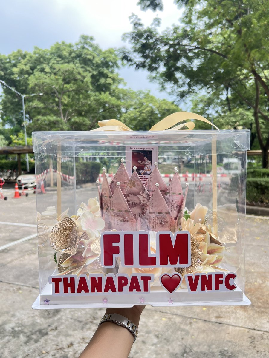filmtnpvnfc's tweet photo. I place the crown upon you, for you have conquered my heart. someone I love deeply and sincerely. I wish you all the best in life. Love you endlessly. ♾️@film_tnp20 

Love from me ❤️🇻🇳

NATARAJA 16th X FILM 

#นาฏราชครั้งที่16
#FilmThanapat #ฟิล์มธนภัทร https://t.co/mtvmxUdoDA