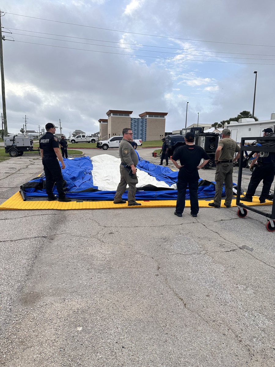 DavidBJasper's tweet image. That’s a wrap on Jeep Weekend at Crystal Beach! The HCSO team is breaking down our equipment and heading home after a successful weekend supporting the Galveston County Sheriff’s Office on the Bolivar Peninsula. Thanks to outstanding teamwork and collaboration, we helped ensure…