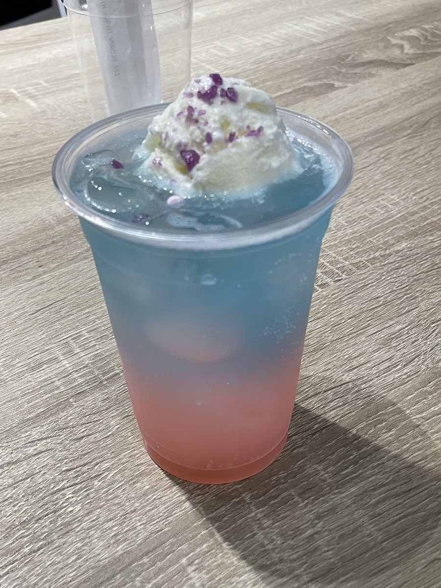 nankinjou_5's tweet image. イベントめっちゃ楽しかった〜
いつもの自由帳の雰囲気そのままでいいイベントだった！
声出してレスポンスが帰ってくるのが新鮮
推しドリンクも美味しかった
 #金平どんぶらこ
 #ぱんくえっとVイベ