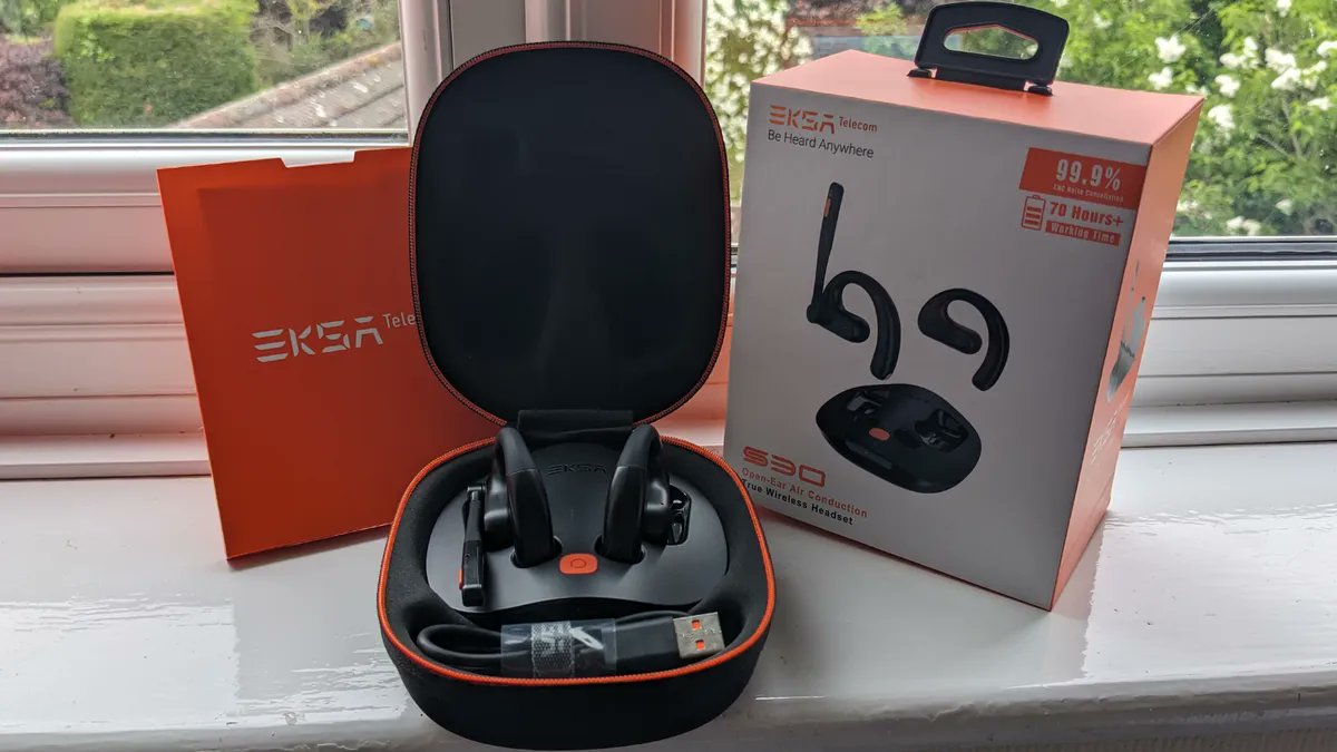 RadhikaSon95846's tweet image. The EKSA S30 is a sleek open-ear wireless headset with dual earpieces, a boom mic, and noise-cutting tech (on the mic, not audio). Lightweight, comfy, and commute-ready with a solid charging case. No ANC, but all-day wearability. 🎧🧡 #HeadsetLife #EKSA #TechReview
