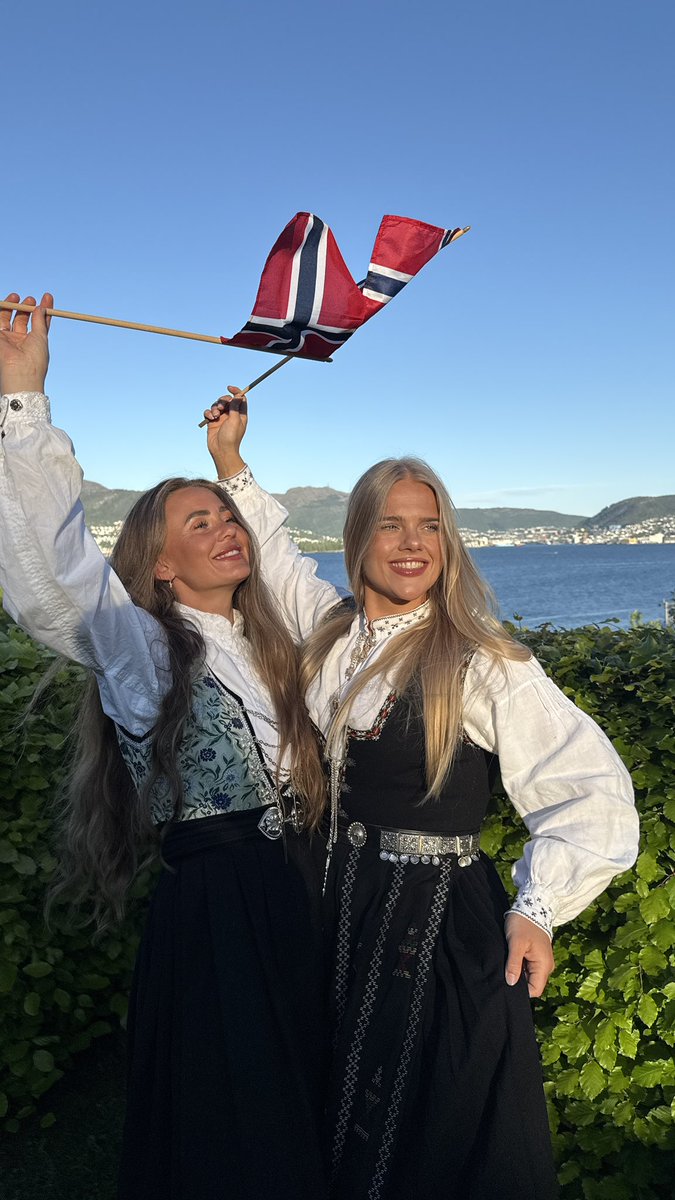 Gratulerer med dagen – på etterskudd. Men jeg har tenkt. Og jeg kjenner på et oppriktig alvor. 🇳🇴🇳🇴🇳🇴

17. mai er en dag for flagg, barnetog og takknemlighet over vår frihet. Men hva betyr egentlig frihet i 2025?

Vi feirer grunnloven og suvereniteten vår, men Norges økonomiske