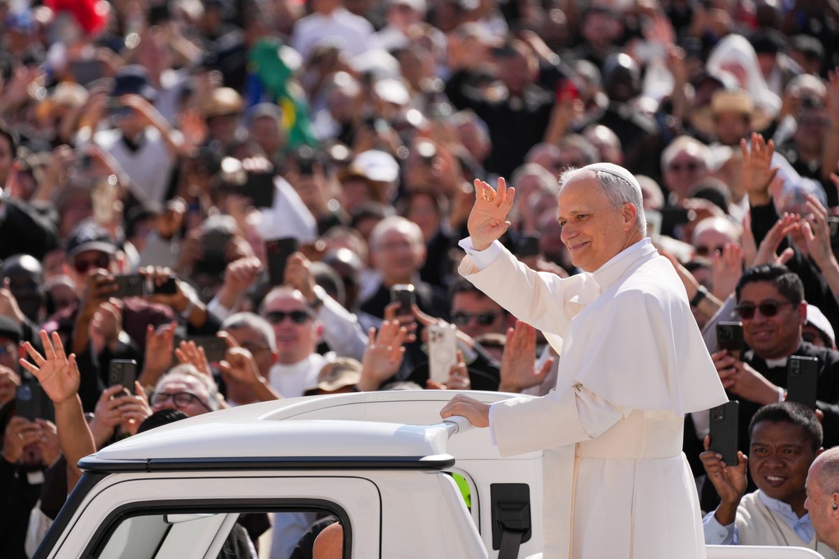 McLellan_Js's tweet image. Launching his papacy with a call for reconciliation and communion, Pope Leo XIV formally began his ministry as the successor of St. Peter by calling for "a united church, a sign of unity and communion, which becomes a leaven for a reconciled world."
usccb.org/news/2025/pope…
📷CNS