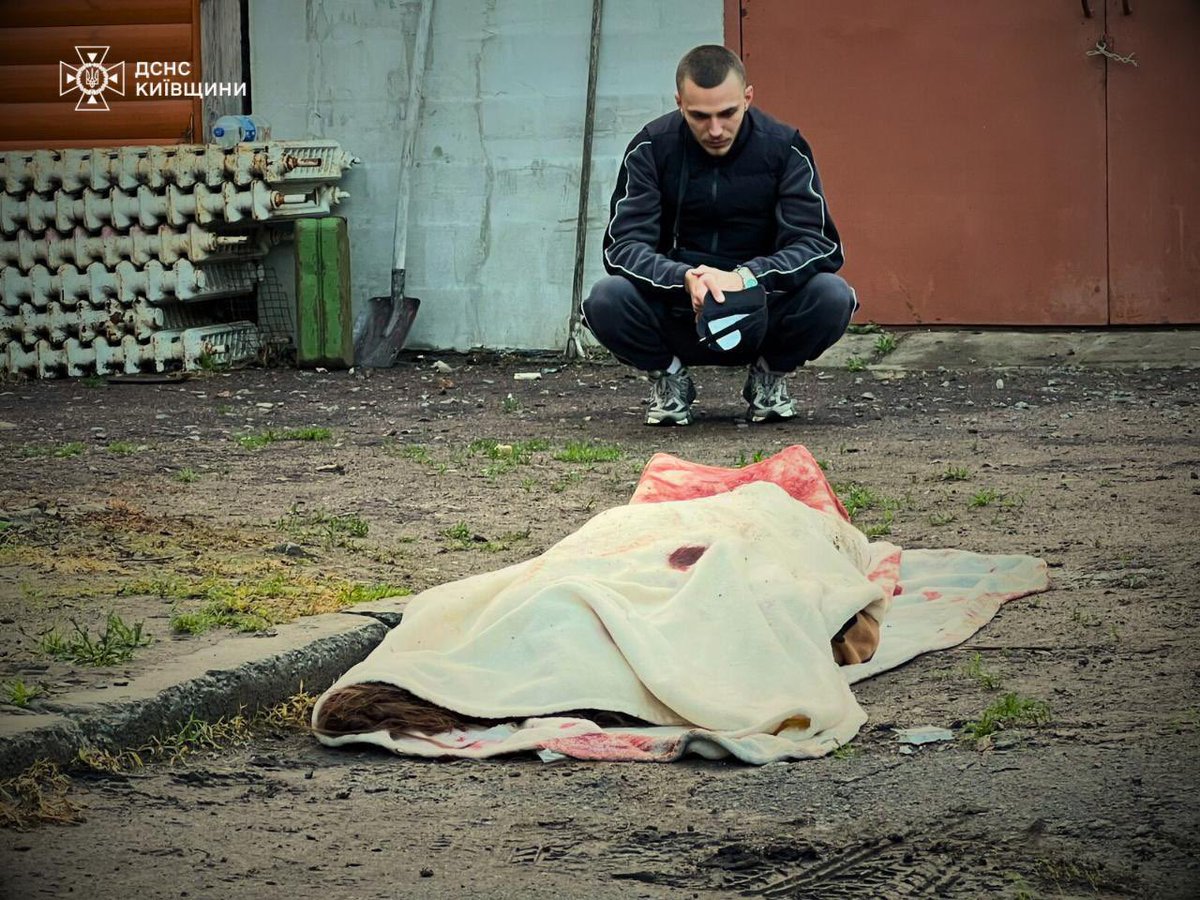 273 russische Drohnen – die ganze Nacht Luftalarm. In der Region Kyjiw wurde eine junge Frau getötet, weitere Menschen wurden verletzt. Eine der massivsten Angriffswellen seit Beginn der Großinvasion.

Aggressor Russland simuliert Verhandlungen und führt weiter Vernichtungskrieg.