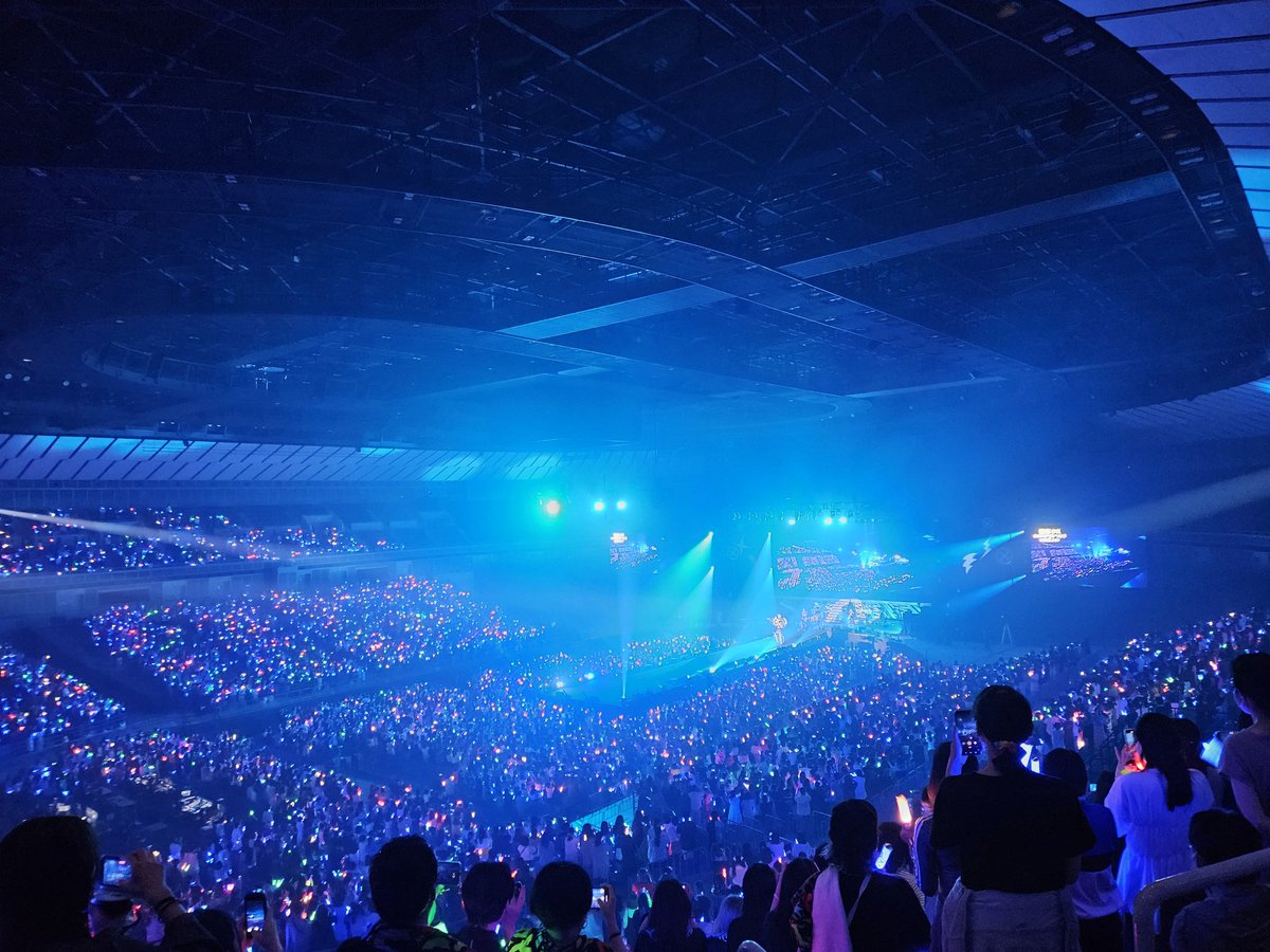 kirizaki_ei's tweet photo. 満員で熱気すごすぎた
きっくんの名前叫びまくった
最強ライブでした
#MSSP横アリ  #MSSP横アリなう https://t.co/Lb5MeCoLF3