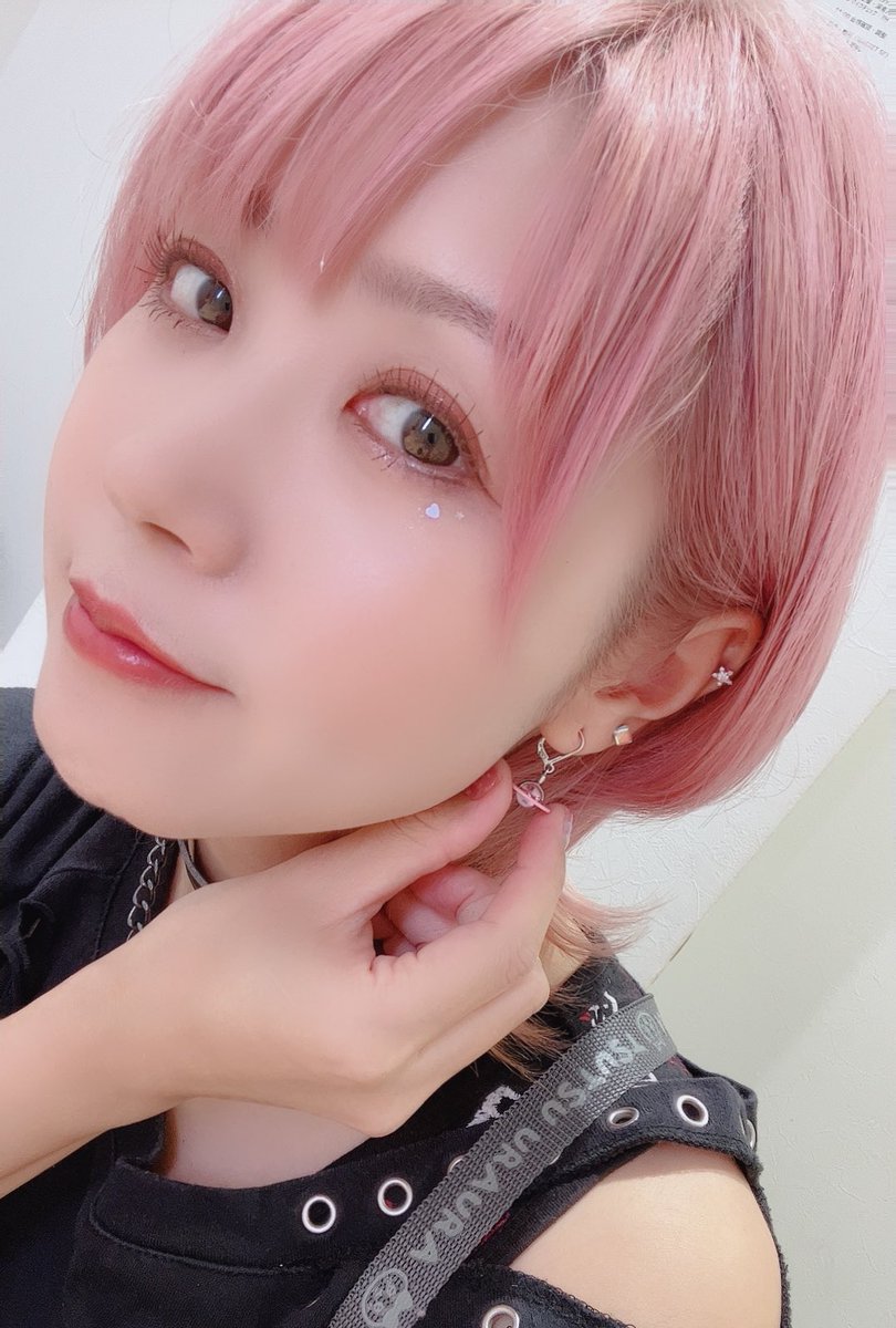 momoca_asia's tweet photo. 2025.5.18(日) MAG’s PARK
MAGNET by SHIBUYA109 屋上
ご来場ありがとうございました☺️🫶
りょんちゃんお誕生日おめでとう🎂
荒ぶりFly High楽しかった🤣🤣🤣
今日はCOSMO PARTYなピアスでした🪐
🍑セトリ🐿
1. START!!!
2. Fly High 舞い上がれ
3. あと何回
4. All For You https://t.co/CuwAziyvB8