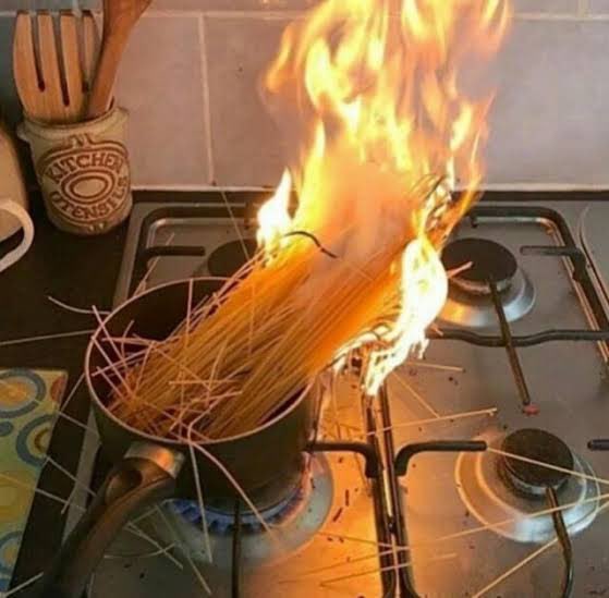 LITTLEWID0W's tweet photo. Would you look at that; she’s cooking something for the [READER] https://t.co/ErytzX5LSu