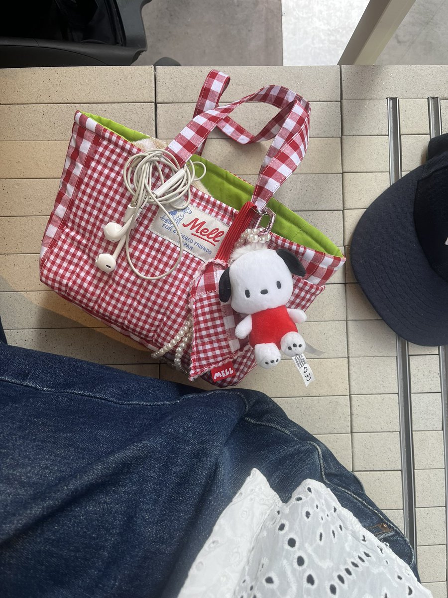 saueeee1019's tweet photo. バックもめっちゃ気に入ってる🥺お散歩バックとして作ったけど、可愛いギャルたちが普通に使ってくれてて嬉しい
これも完売したから受注受け付けます〜

https://t.co/q8c8OVEvnR https://t.co/20lirNt0yX