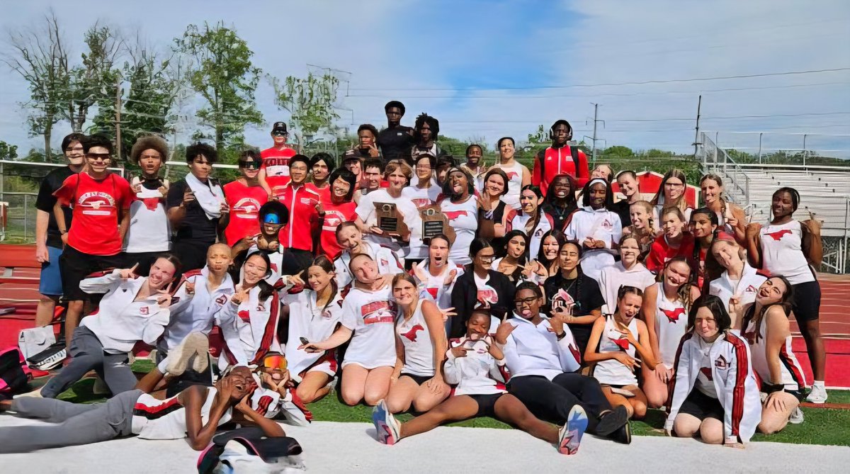 SprintersCompen's tweet photo. Heck of a job @PCHXC_TF  in a TIGHT contest the girls won! 1st &amp; 2nd were split by 3 points! There was a tied for second! Holy cow. Since 2011 we've placed 1st or 2nd each season!  Unreal. Congrats to the boys who had a good day finishing 2nd. @parkwayathletes  #finishstrong https://t.co/irj45lwFGo