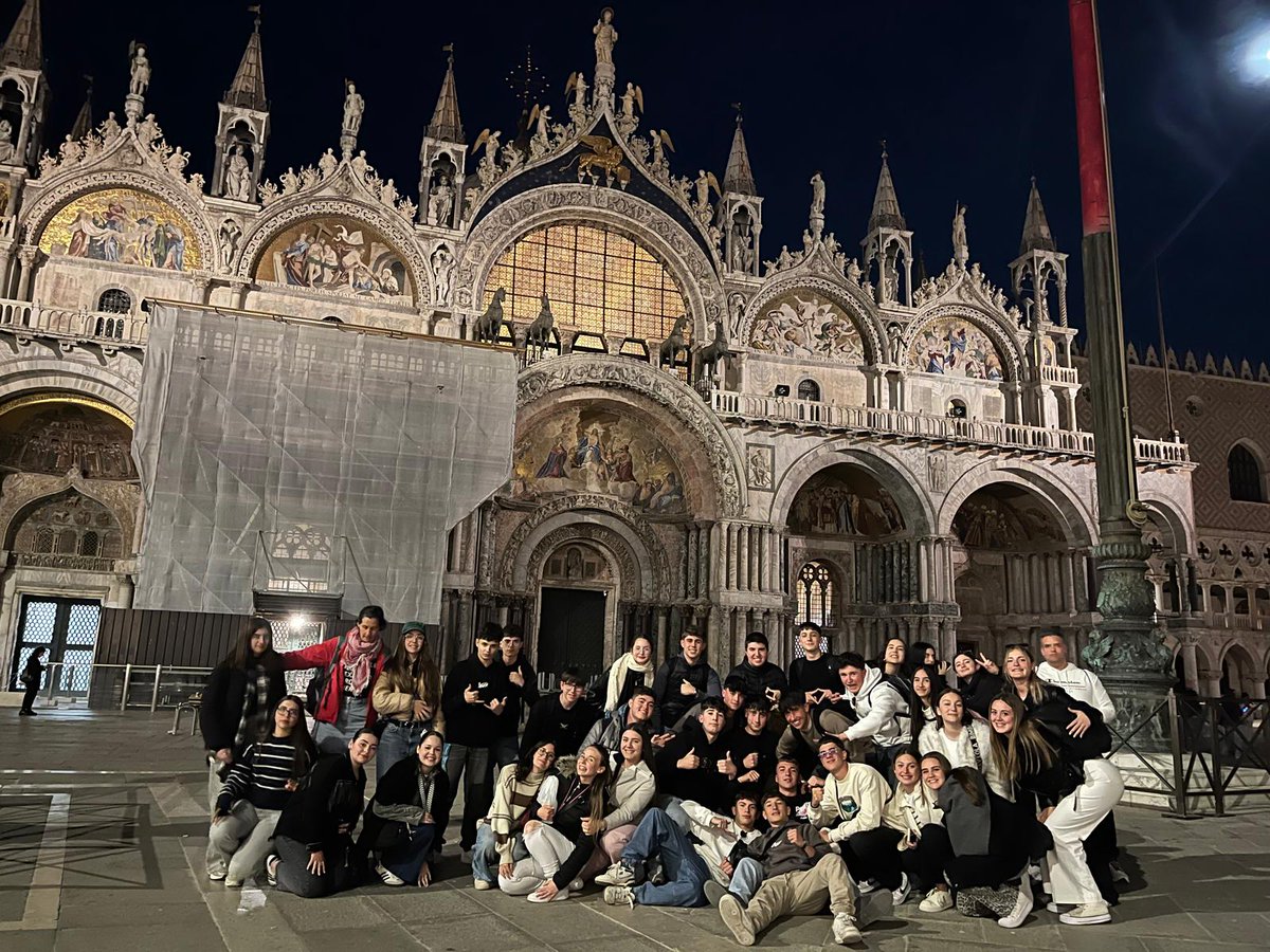 iespsb's tweet photo. Viaje de Estudios Italia 1.º de Bachillerato.
Maravilloso viaje, organizado por la jefa del DACE Magdalena Salgado, en el que nuestro alumnado pudo conocer la magia de Florencia, el encanto de Lucca, la tradición erudita de Bolonia, la icónica Pisa y la onírica Venecia. https://t.co/8fPIAx7kW3