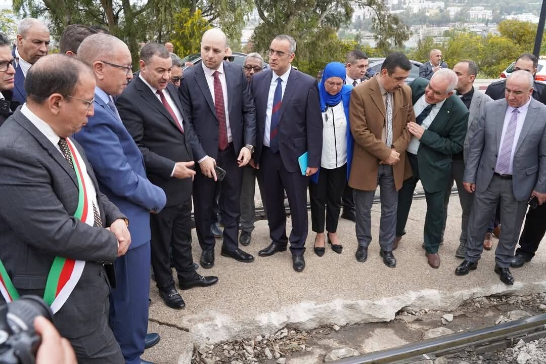 SetramAlgeria's tweet photo. تشرفت سيترام باستقبال وزير النقل السيد السعيد سعيود على مستوى وحدة قسنطينة، رفقة والي ولاية قسنطينة السيّد عبد الخالق صيودة و كذا السلطات المحلية للولاية، في زيارة عمل و تفقد تم من خلالها عرض و مناقشة مختلف برامج و مستجدات مؤسسة سيترام من قبل المدير العام السيّد مصطفى لحمر، https://t.co/MV7u9teKYo