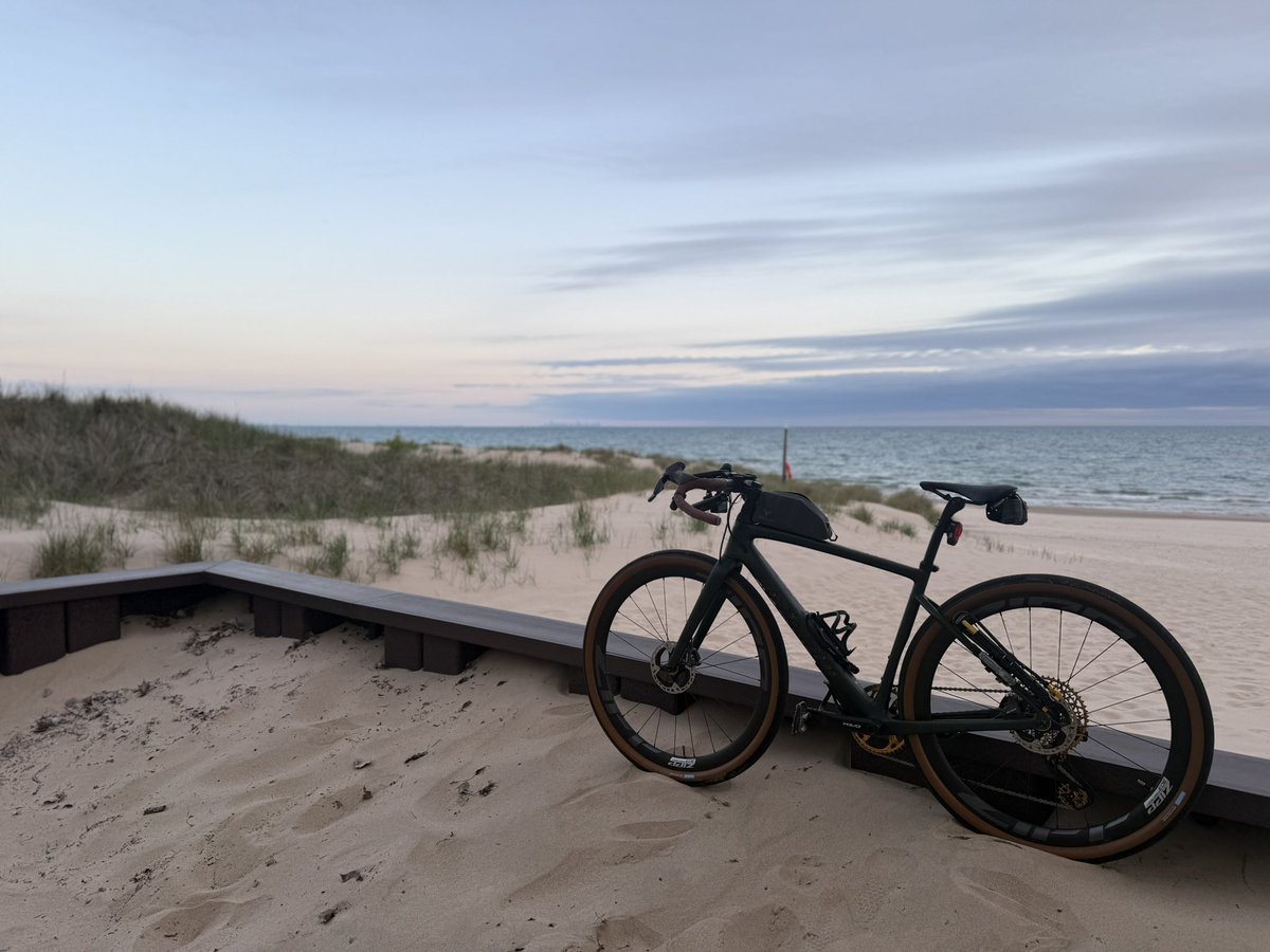 RobertOrdway's tweet photo. Not quite gravel @nntaleb but living next to the world’s first billion dollar corporation @U_S_Steel and waking up to a view of Chicago is 💯. #SandandSteel #GaryIndiana #home https://t.co/j5hI4Hs8o5