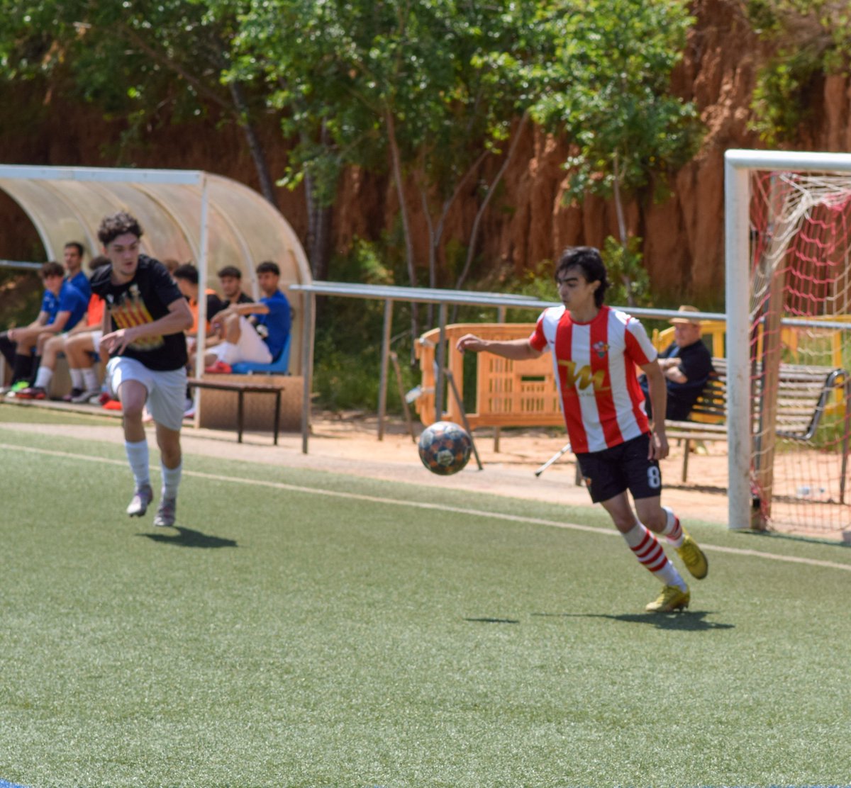 La <a href="/ULlefia/">Unificación Llefià CF ♥️🤍</a> és nou equip de Primera Catalana!!

Els de Jordi Souto han guanyat amb relativa facilitat contra el Parets (4-0)

📸 <a href="/flash_bdn/">Flash Bdn</a>

#Badalona
