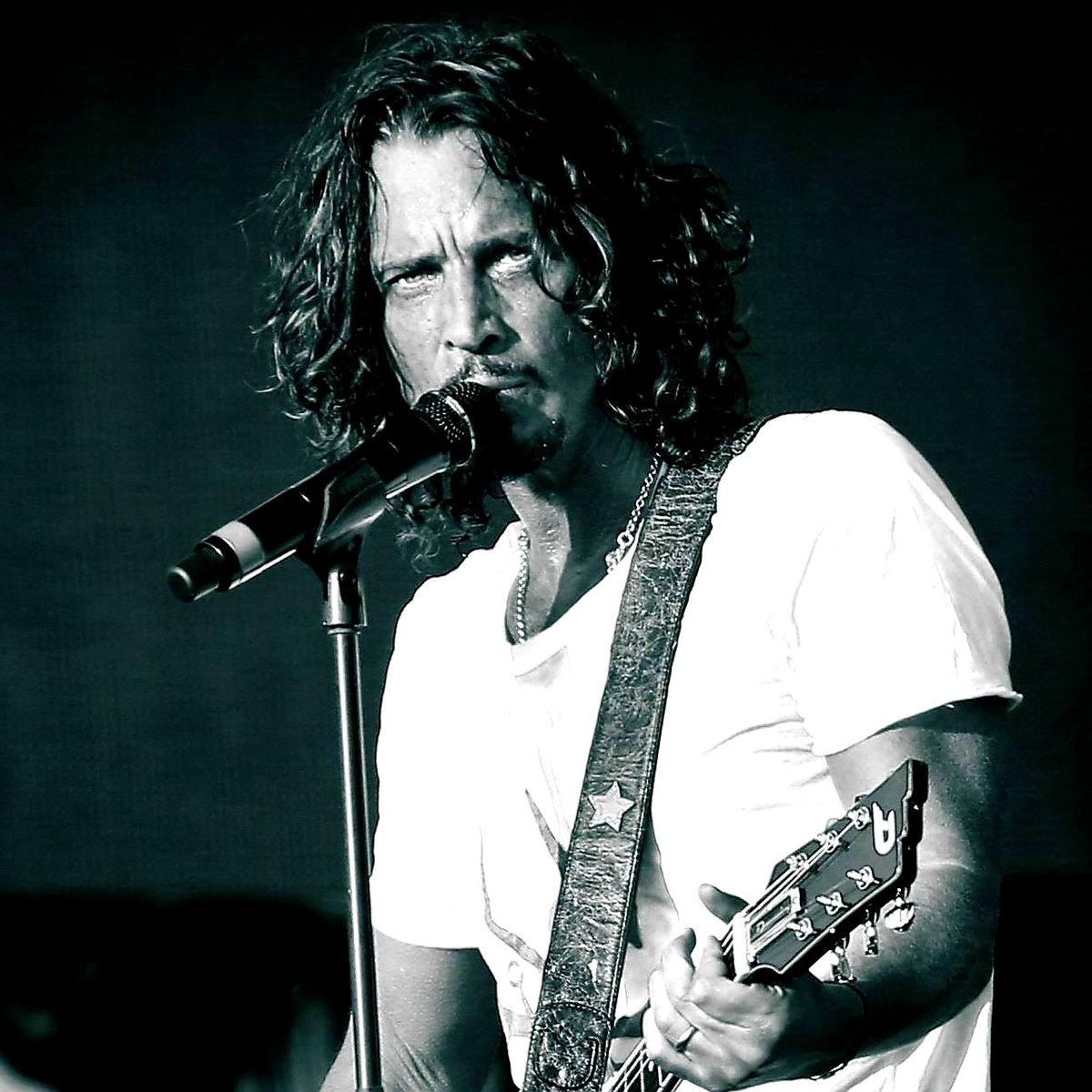 20th_Centurygal's tweet image. Remembering Chris Cornell 

His voice, his words, his spirit, forever etched in our hearts...Gone but never forgotten...Rest in Peace,  Chris...🖤