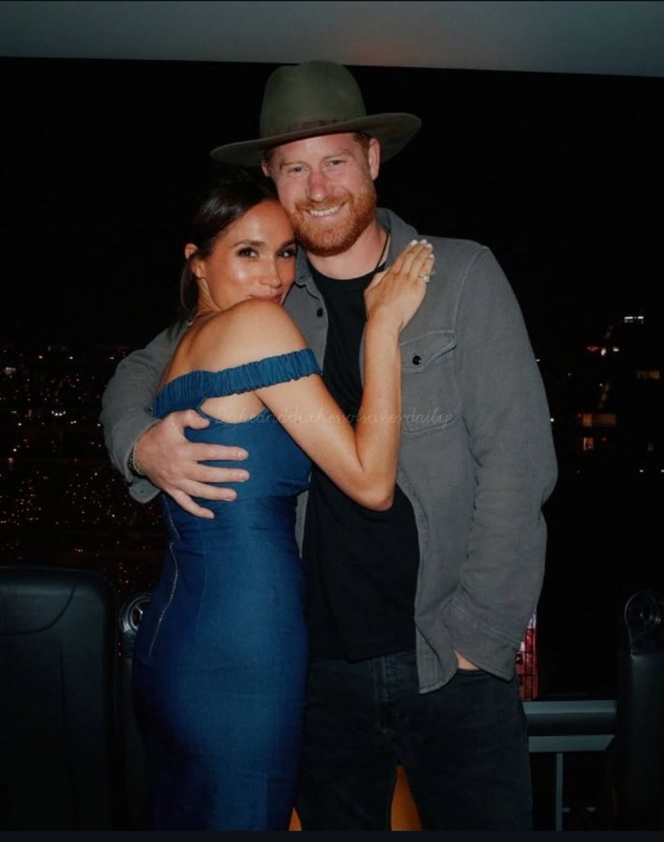 baker_hrolyn's tweet image. Ummmmm, Happy 7th ANNIVERSARY Meghan and Harry❗️🔥Keep holding and loving on each other. 😍🙌❤️♥️ We love your love.