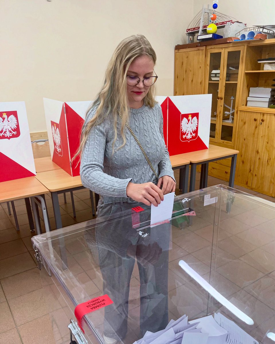 Obowiązek obywatelski wypełniony 
☑️🗳️🇵🇱

#wybory #wybory2025 #głosowanie #vote #polska #poland #idznawybory #zagłosowane