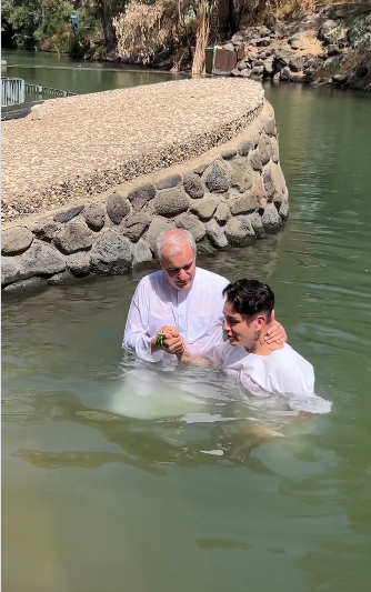 MisterioSanto's tweet photo. Famosos que hicierón realidad su sueño y se bautizarón en el mismo lugar que Jesús. 🙏
El Rio Jordan en Israel.
🔹 William Levy @willylevy29
🔹 Kunno @papikunno
🔹 Maite Perroni @maiteperroni
🔹 Demi Lovato @ddlovato
Lo harías? 😲
#riojordan #bautizo #JESUS #PapaLeonXIV https://t.co/DSRxp7i8vJ