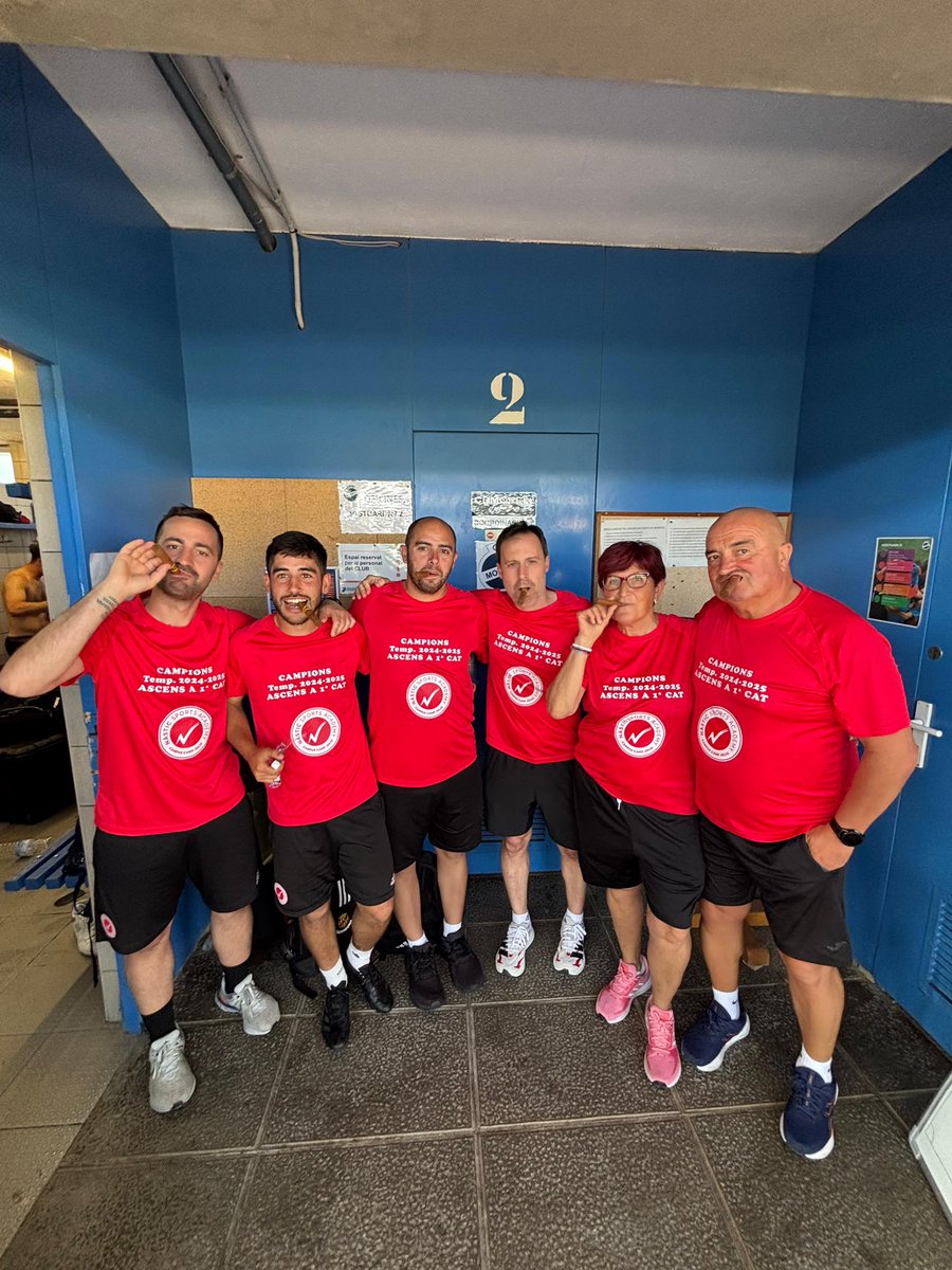 Último baile con estos locos!!!. Ponemos fin a una temporada donde creamos un grupo de jugadores que llegaron a convertirse en una FAMILIA, año donde pasamos por altibajos y encontramos el camino para salir campeones y conseguir un ascenso de categoría. Fins al final NSA 🔴⚪️
