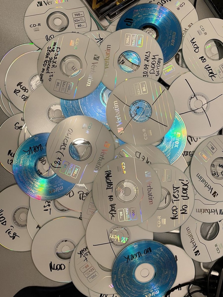 vluchitz's tweet image. What developing software for the #Sega #32XCD really looks like. The alternative title is "Negative environmental effects of developing software for the Sega 32XCD".