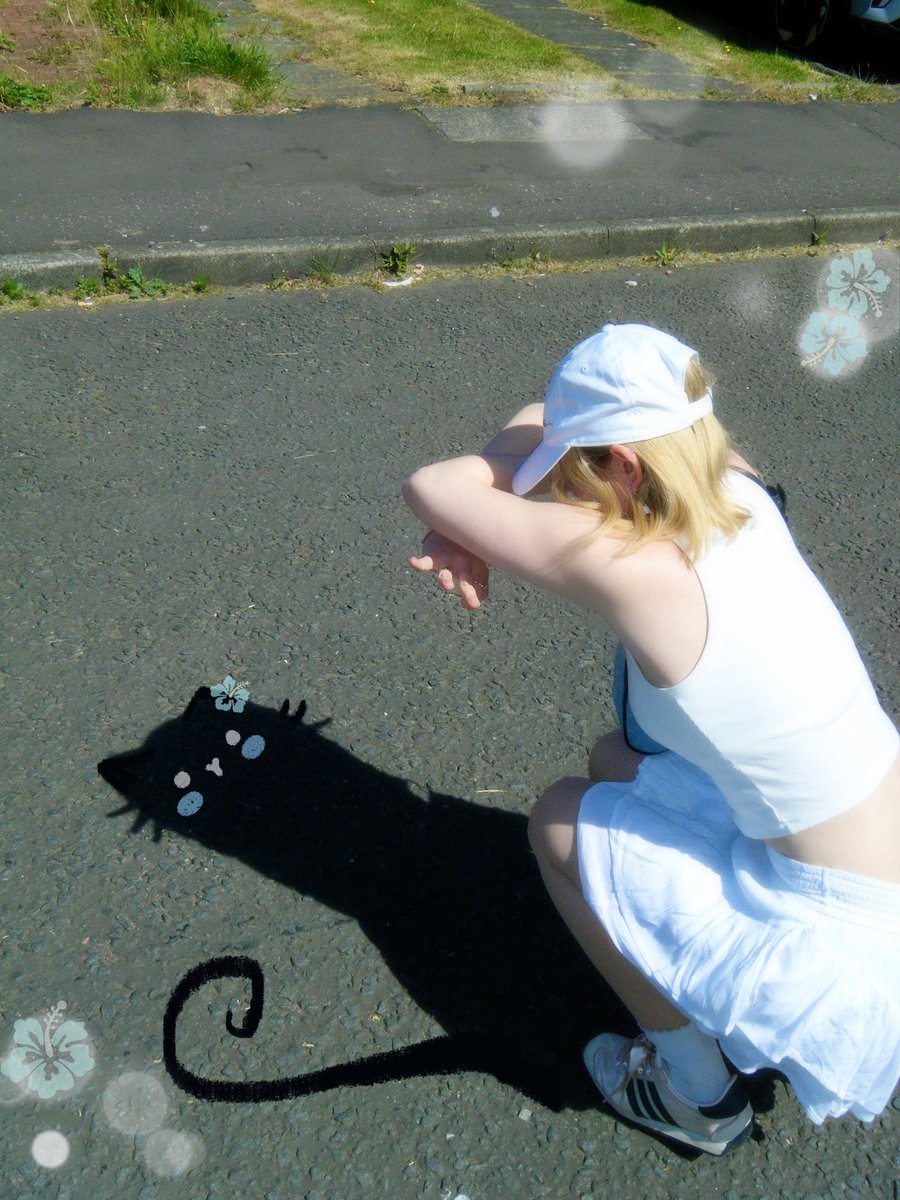 bunnedi's tweet photo. me outside ( ˶°ㅁ°) !!? #catshadow #고양이그림자 #y2k #digitalcamera #ghiblistyle https://t.co/Glrtg2wOsF
