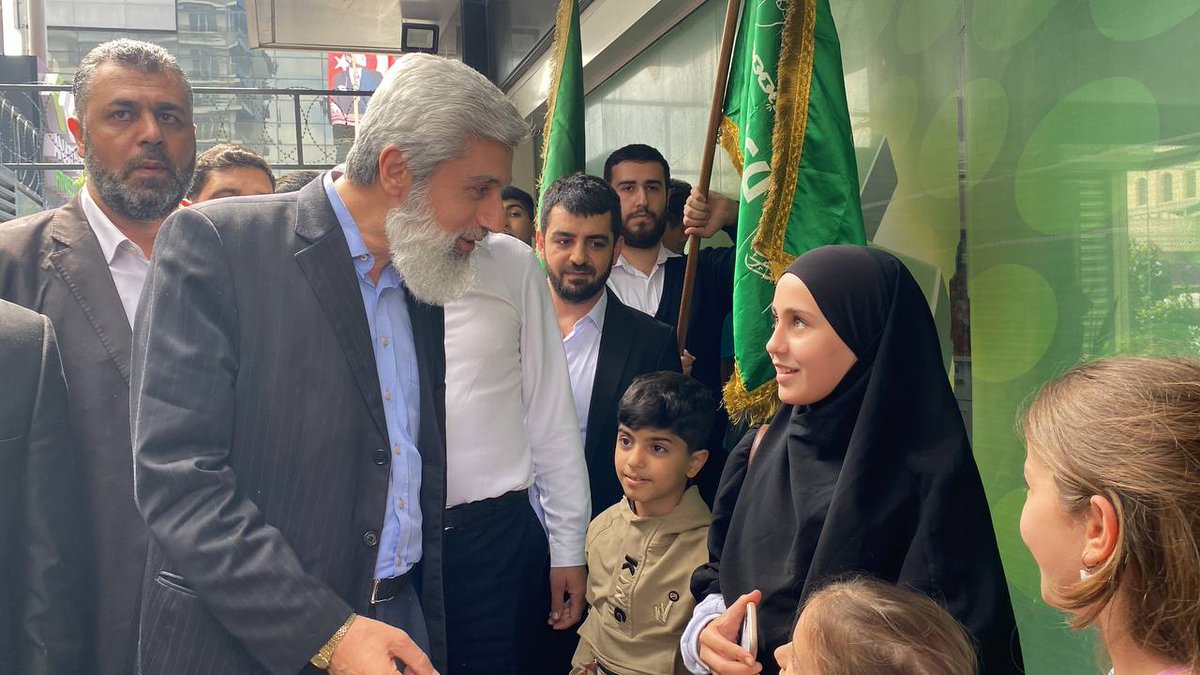 Fotoğrafa 3 saniye bakınca gülümsemeye başlıyorsunuz... ✨️🫠

- İstanbul'un minik öncüleri hocalarını konferansları öncesi karşılarken.. | 18.05.25 

AlparslanHoca İstanbulda