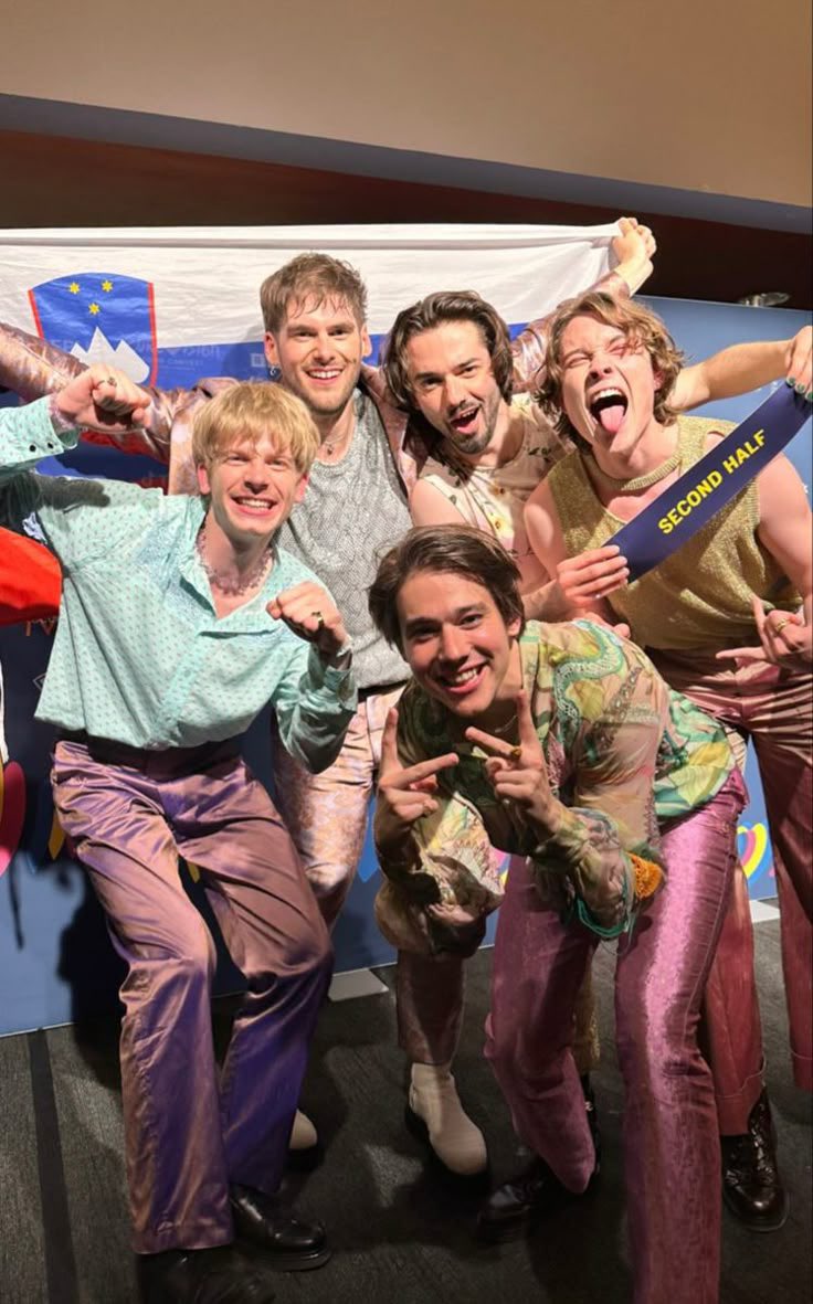 kseniia5sos's tweet photo. me and my silly little indie bands against the world 
#Eurovision #Eurovision2025 https://t.co/vS3D9E8a6d