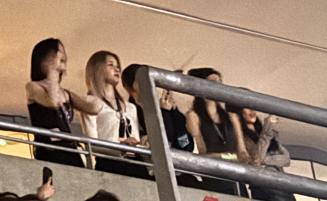 BABYMONSTERINTL's tweet image. [📸] 250518

#BABYMONSTER at Lady Gaga’s Concert in Singapore today 😍

#베이비몬스터 @YGBABYMONSTER_