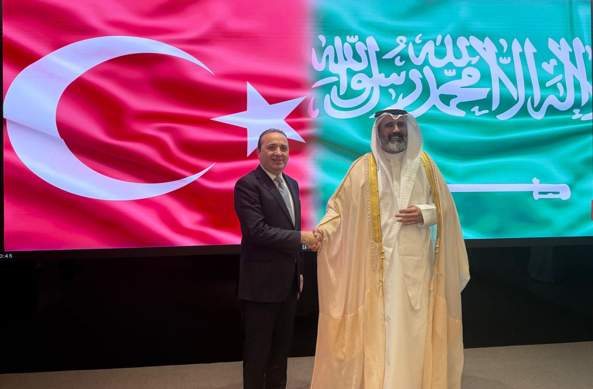 Türk-Suudi Koordinasyon Konseyi Toplantıları marjında Ticaret Bakan Yardımcımız Mustafa Tuzcu, Suudi Arabistan Yatırım Bakan Yardımcısı İbrahim Al Mubarek ile bir görüşme gerçekleştirdi. 

Görüşmede, ikili yatırım ilişkileri ve gelecek dönem işbirliği fırsatları ile Komite