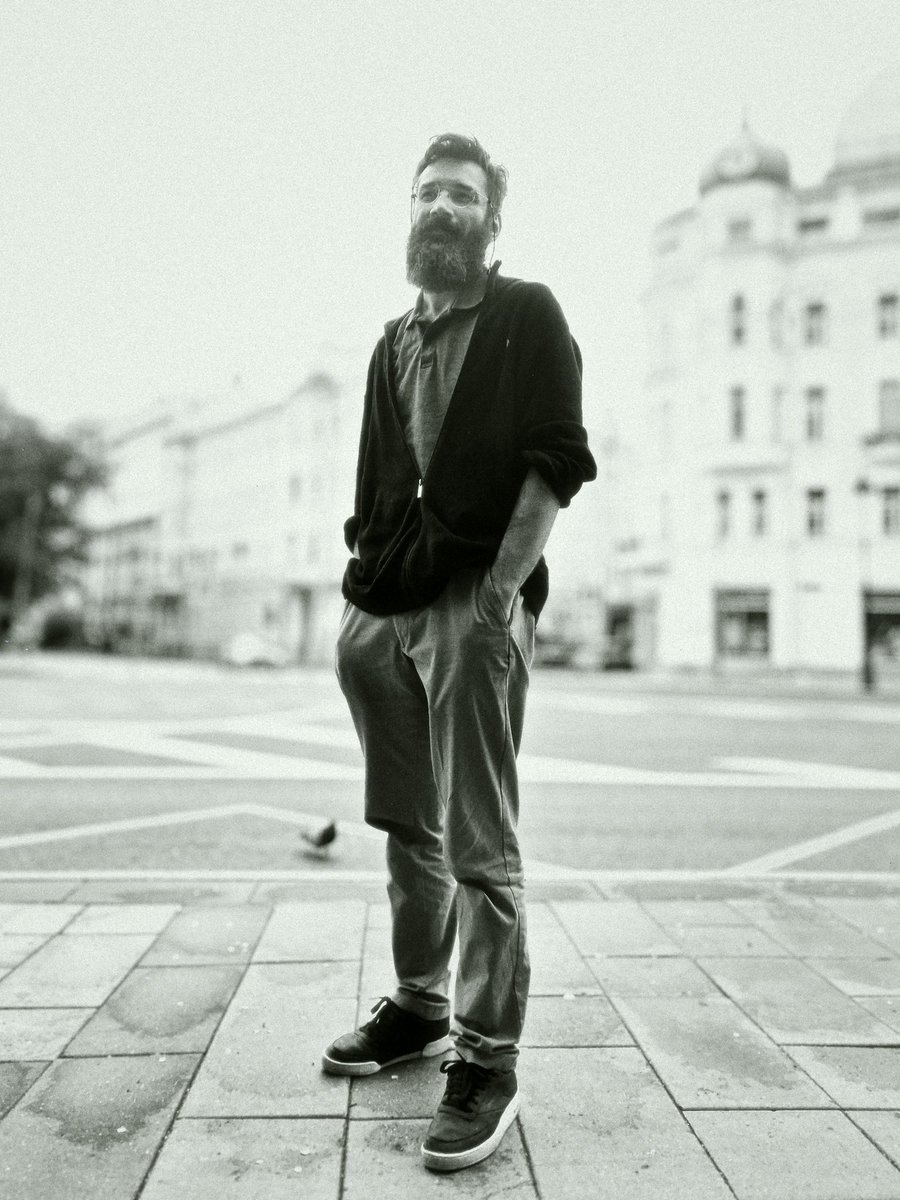 183 сантиметра бородатого седееющего гика и нёрда, который почти достиг рецепта лучшей NY пиццы