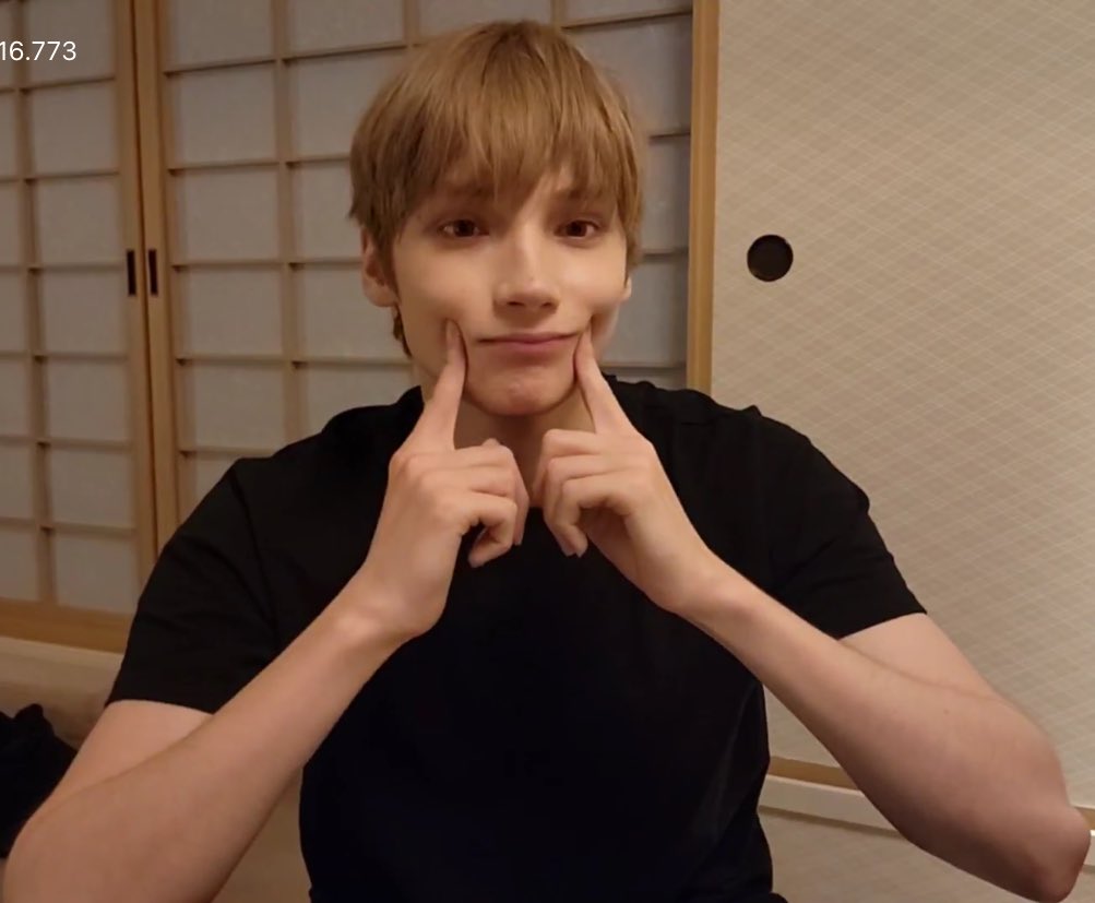 <3