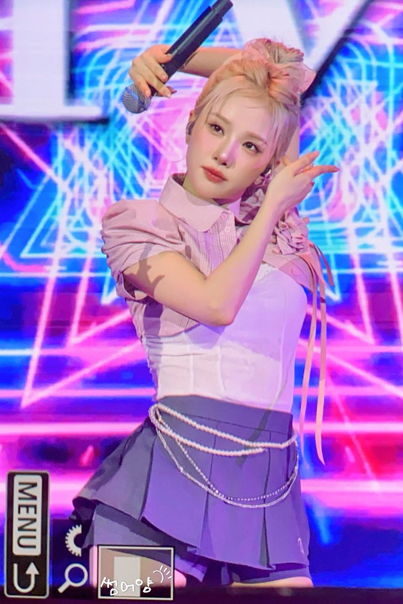 summer__715's tweet image. 250518 MIXPOP 콘서트 프리뷰
☺️🫶🏻
#비비지 #VIVIZ #은하 #EUNHA
#MIXPOPCONCERT