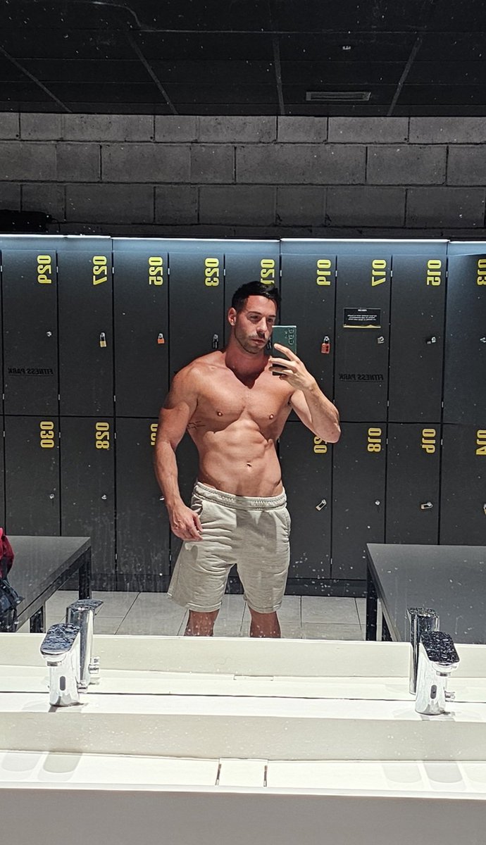 #gym #boy #muscle #sexy #sex #gay #mirror