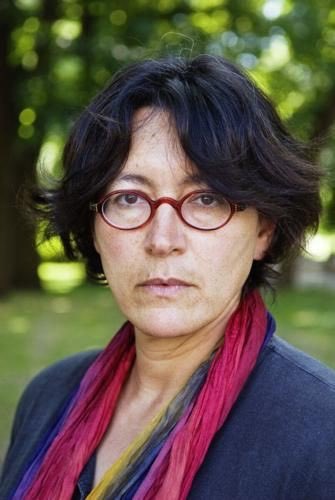 La giornalista israeliana Amira Hass ha dichiarato:

“I palestinesi combattono per la loro vita, nel vero senso della parola. Noi, ebrei israeliani, combattiamo per difendere il nostro privilegio di padroni, nel senso più spregevole del termine. Noi siamo gli occupanti, i