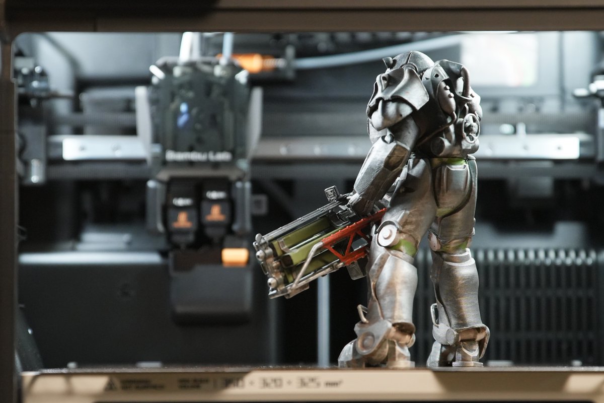 JussiKemppainen's tweet image. My first print out of the H2D. T60 power armor I painted to look like the traditional metal surface. 20 cm tall #3DPrinting