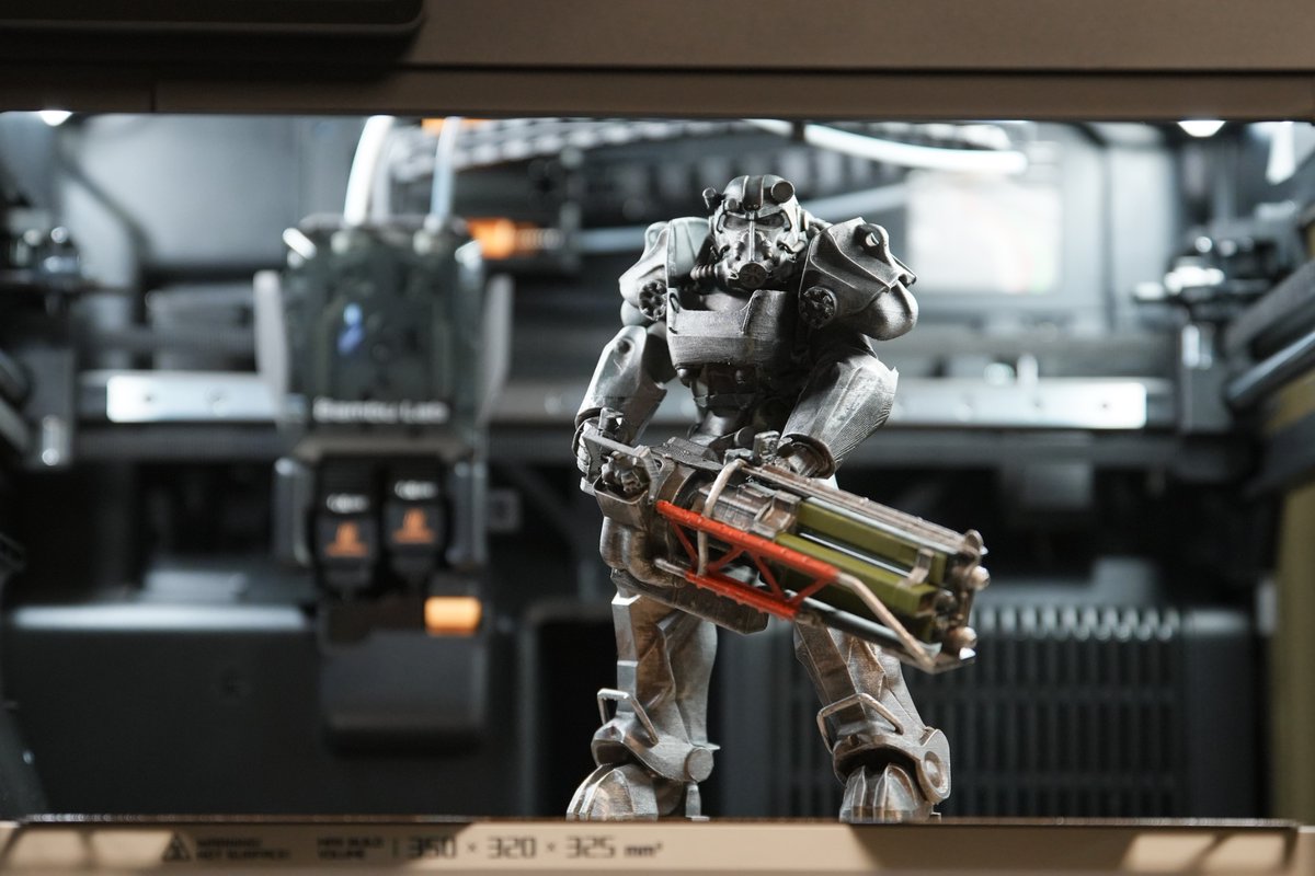JussiKemppainen's tweet image. My first print out of the H2D. T60 power armor I painted to look like the traditional metal surface. 20 cm tall #3DPrinting