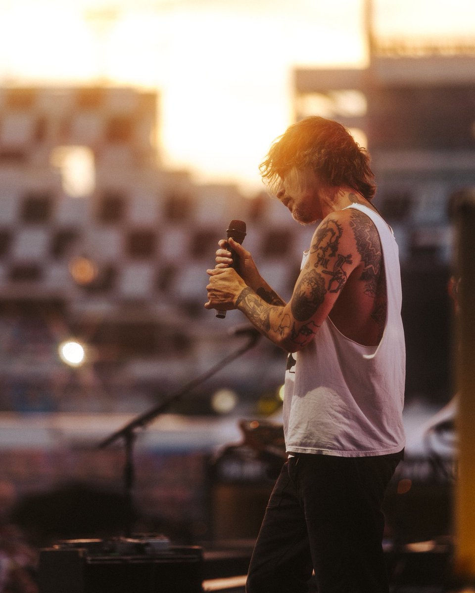 Brandon Boyd (@mybrandonboyd) on Twitter photo ‘Twas a lovely sunset with all of you last night at the Daytona Speedway for <a href="/RockvilleFest/">Welcome To Rockville</a> ❤️ ‘Twas a lovely sunset with all of you last night at the Daytona Speedway for <a href="/RockvilleFest/">Welcome To Rockville</a> ❤️