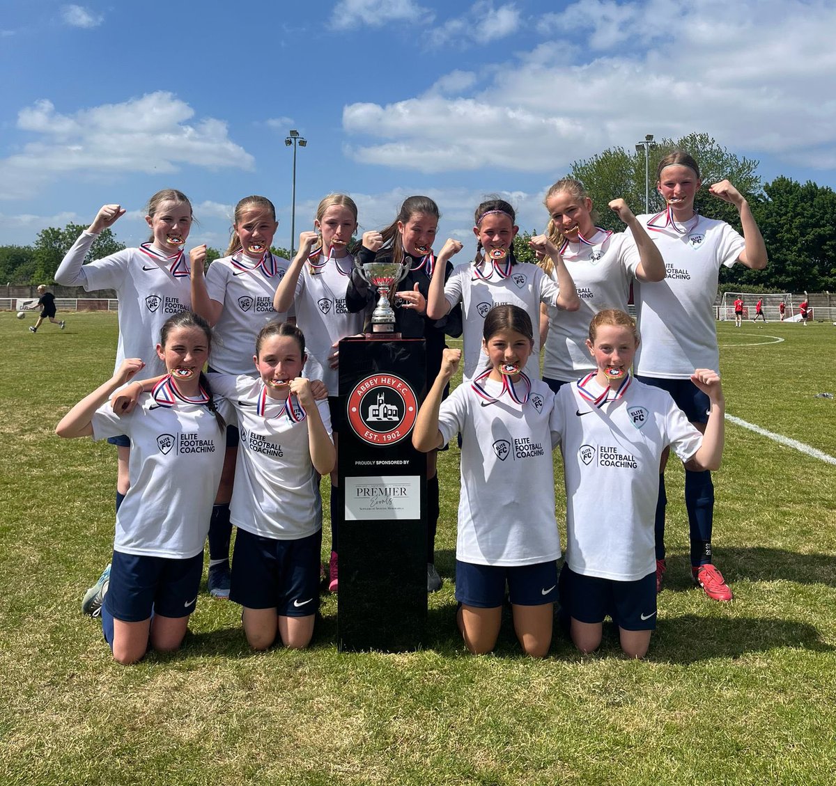 ⚪️🔵 𝗨𝗡𝗗𝗘𝗥 𝟭𝟮 𝗖𝗛𝗔𝗠𝗣𝗜𝗢𝗡𝗦 🏆

Another trophy to add to the collection for these talented young ladies 

Beating a host boys teams today to be crowned champions 🏆 at the Abbey Hey FC tournament

Well done girls 👏👏👏

#EliteFC #champions