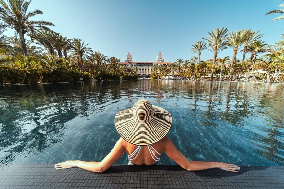 Morning tee time.
Afternoon infinity pool.
Evening cocktails at sunset.

Would you rather:
⛳ Squeeze in 18 before the heat
🛁 Or sleep in and head straight for the spa?

#GolfHoliday #GolfSpain #LuxuryGolf
